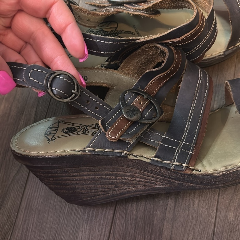 Fly London Salm Verde 631 Sandals - Picture 4 of 6
